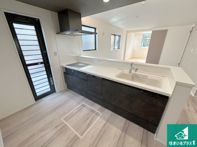 堺市南区茶山台　新築一戸建ての外観|周辺は落ち着いた街並みの住宅地！子育てがしやすい住環境です！まだ未完成ですが、現地でしかわからない事もございます。是非一度ご覧ください。