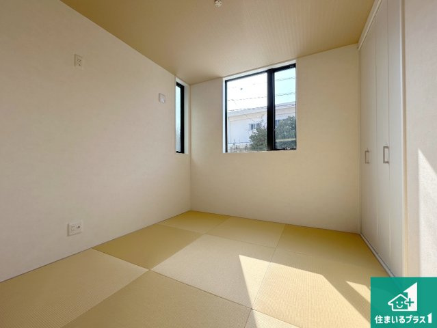 堺市南区茶山台　新築一戸建ての外観|周辺は落ち着いた街並みの住宅地！子育てがしやすい住環境です！まだ未完成ですが、現地でしかわからない事もございます。是非一度ご覧ください。