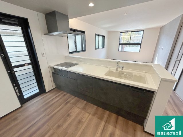 堺市南区茶山台　新築一戸建ての外観|周辺は落ち着いた街並みの住宅地！子育てがしやすい住環境です！まだ未完成ですが、現地でしかわからない事もございます。是非一度ご覧ください。