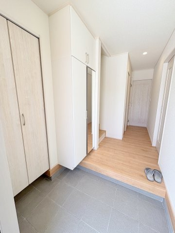 三郷市戸ケ崎5丁目　新築戸建　全10棟　B号棟の玄関|同施工会社の参考写真になります。