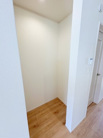 三郷市戸ケ崎5丁目　新築戸建　全10棟　B号棟の収納|同施工会社の参考写真になります。