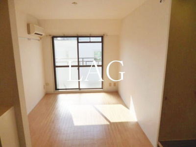 【居間・リビング】 | スカイコート向島 | 洋室のお部屋です。