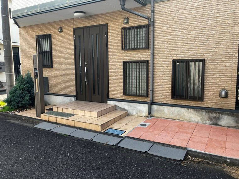 奥沢戸建のエントランス