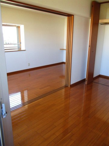 アリエス大町の洋室