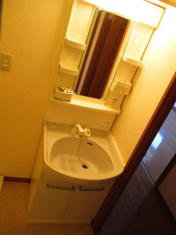 アリエス大町の独立洗面台