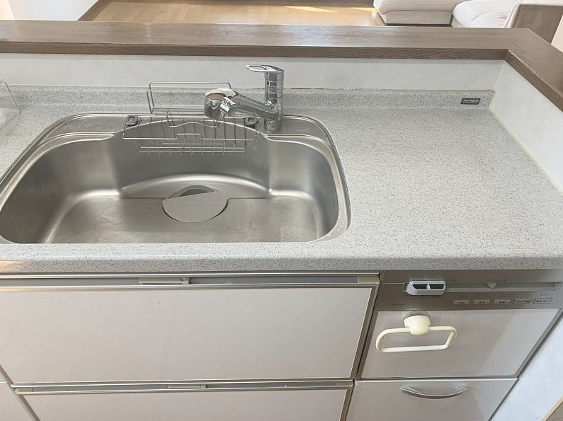 【釧路市昭和中央3丁目】広々70坪の敷地！収納充実の5LDKで快適な暮らしをデザイン♪のキッチン|食洗機付き！家事の負担を減らす便利なキッチン