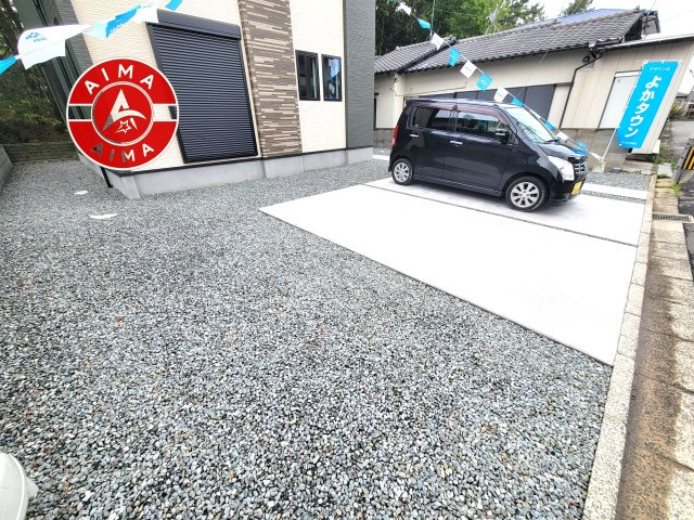 古賀市花見南3丁目第4-1棟（1号棟）の駐車場|広々した駐車場になります。3台並列駐車となります。