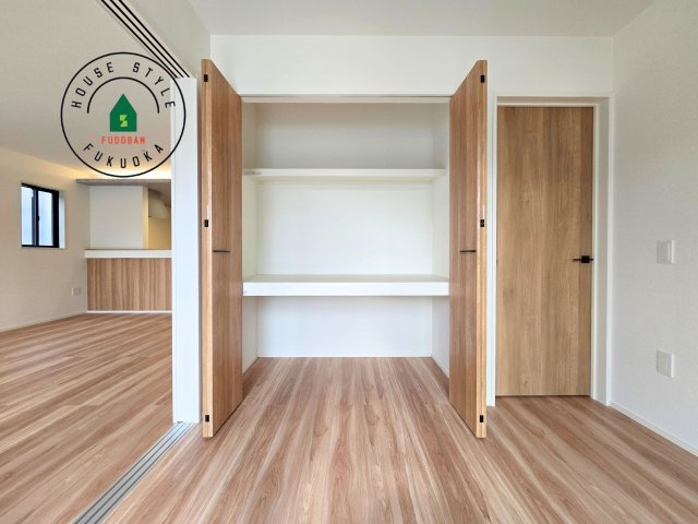 古賀市花見南3丁目第4-1棟（1号棟）の内観：施工例|大きなスペースがあり、収納には困りません。