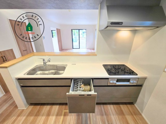 古賀市花見南3丁目第4-1棟（1号棟）の内観：施工例|キッチン。グリル・食器洗い乾燥機・浄水器も完備。