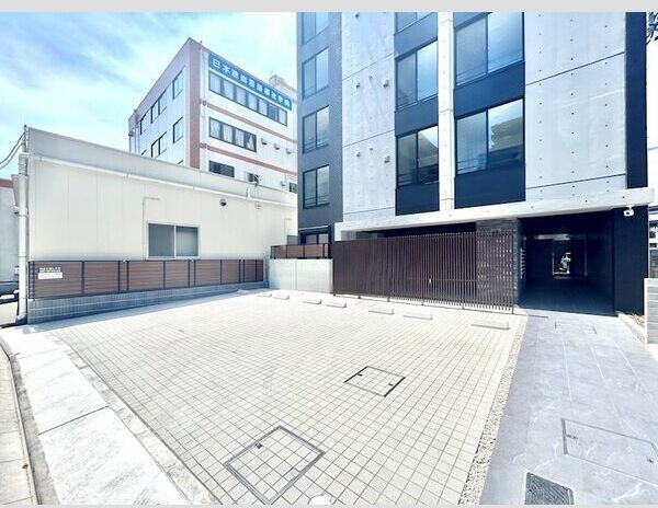 リーデンス名古屋駅西の駐車場