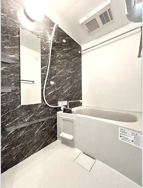 リーデンス名古屋駅西の浴室