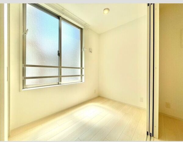 リーデンス名古屋駅西の寝室