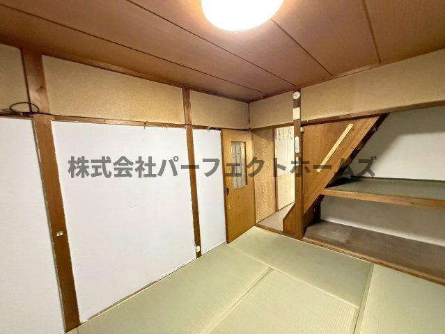 津田元町2丁目テラスハウス　賃貸の和室|趣のある和室です