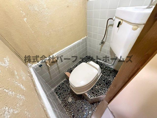 津田元町2丁目テラスハウス　賃貸のトイレ|コンパクトで使いやすいトイレです