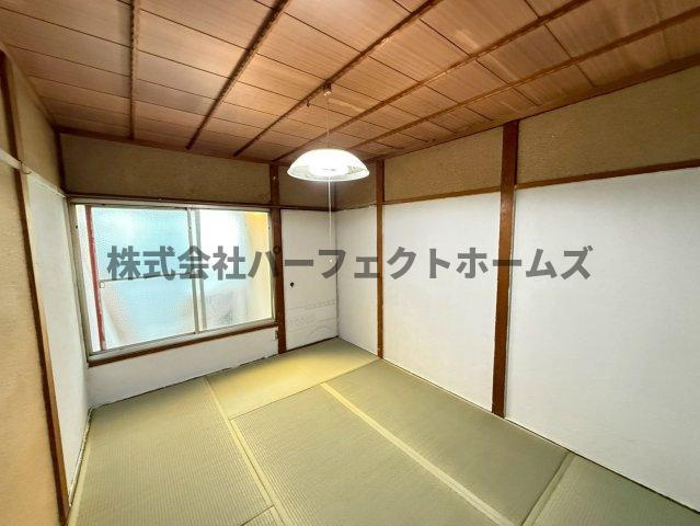 津田元町2丁目テラスハウス　賃貸の和室|日本らしい落ち着いた雰囲気の和室です
