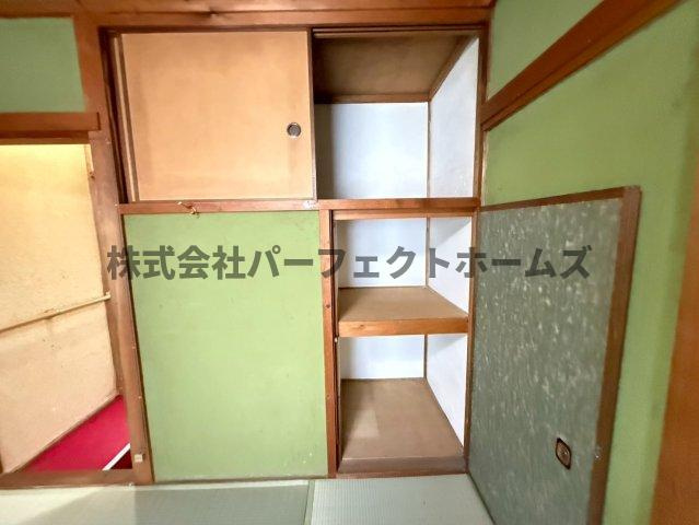 津田元町2丁目テラスハウス　賃貸の収納|こまごまとしたものを収納できそうですね