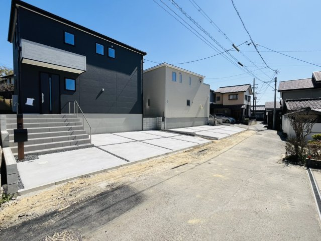 東海市富木島町北島16-2『仲介手数料無料』新築戸建ての前面道路含む現地写真