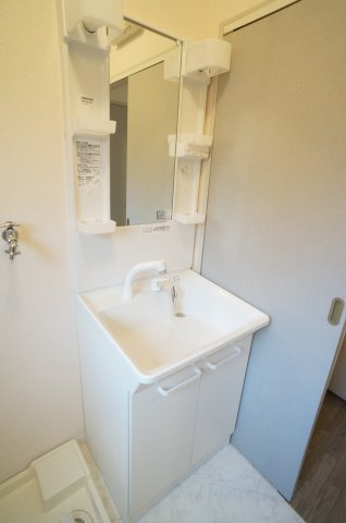 センターフィールド宝塚Ⅰの独立洗面台