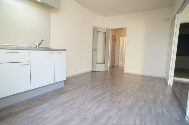 センターフィールド宝塚Ⅰの居間・リビング