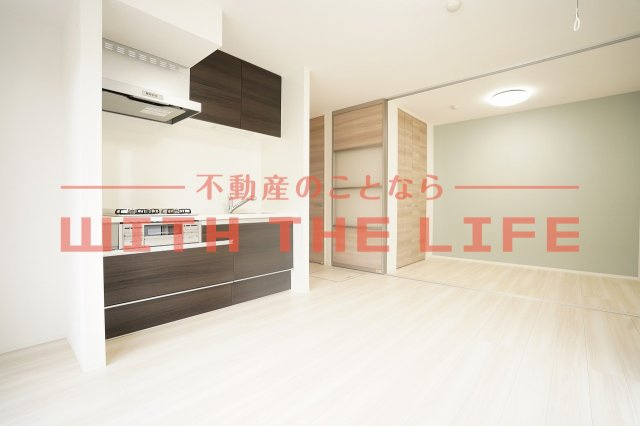 プレミエール御井【キャッシュバック対象物件】の居間・リビング|ゆったり過ごせるリビングです