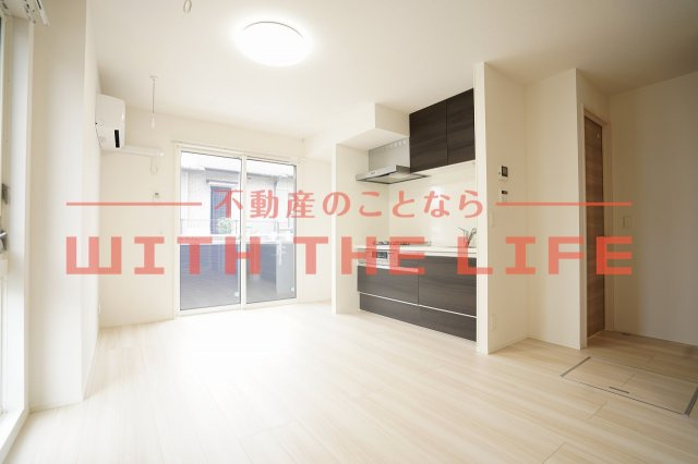 プレミエール御井【キャッシュバック対象物件】の居間・リビング|ゆったり過ごせるリビングです