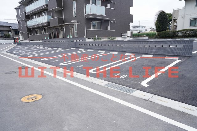 プレミエール御井【キャッシュバック対象物件】の駐車場|駐車場に車を止められます
