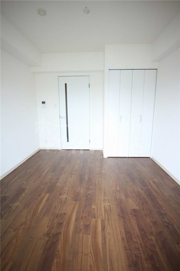 【居間・リビング】 | ジアコスモ九条シエル | 使いやすい居間です