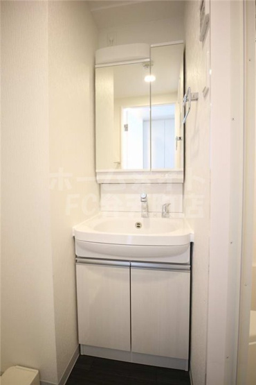 【洗面所】 | ジアコスモ九条シエル | ゆったりとスペースのある洗面所