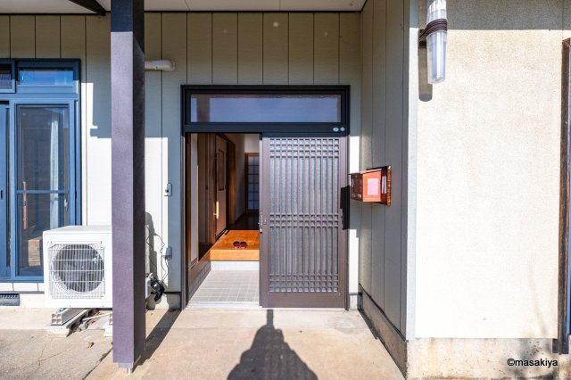 牟礼平屋戸建のエントランス