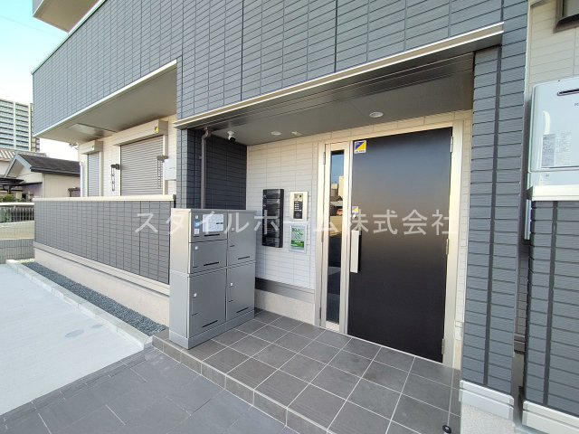 ファミール駅西のエントランス