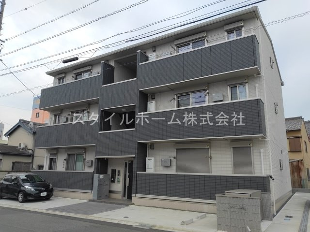 ファミール駅西の外観