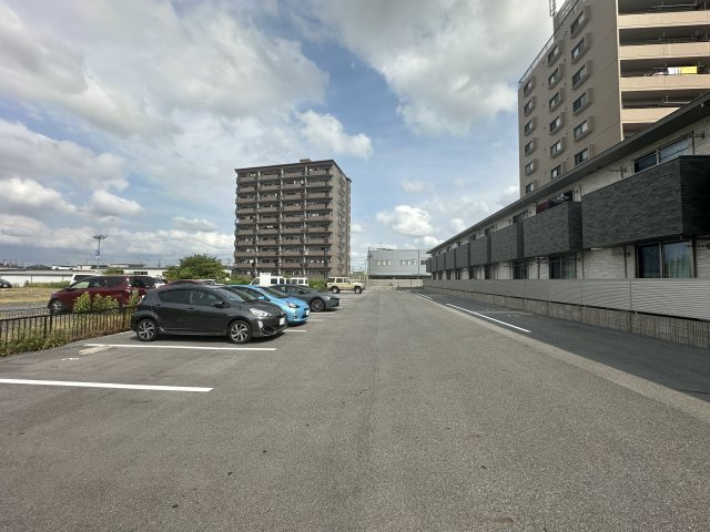 ラグナメゾン22の駐車場