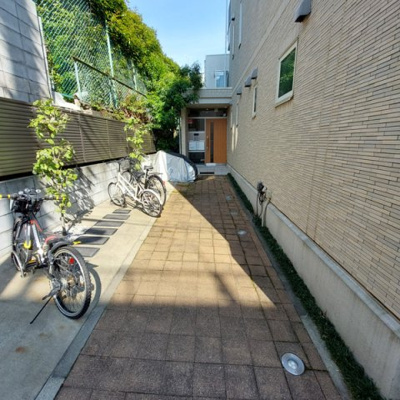 【エントランス】 | アン・ウィスタリア