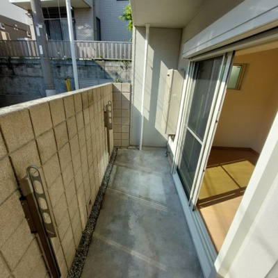 【バルコニー】 | アン・ウィスタリア