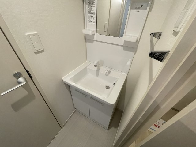 ヴィラ鳩ヶ谷の独立洗面台|※別号室参考写真