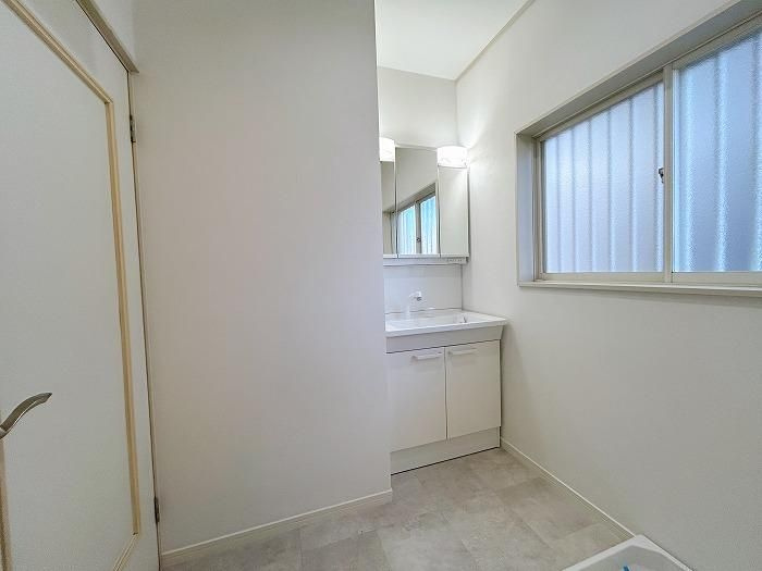 昭島市緑町３丁目の中古一戸建の独立洗面台