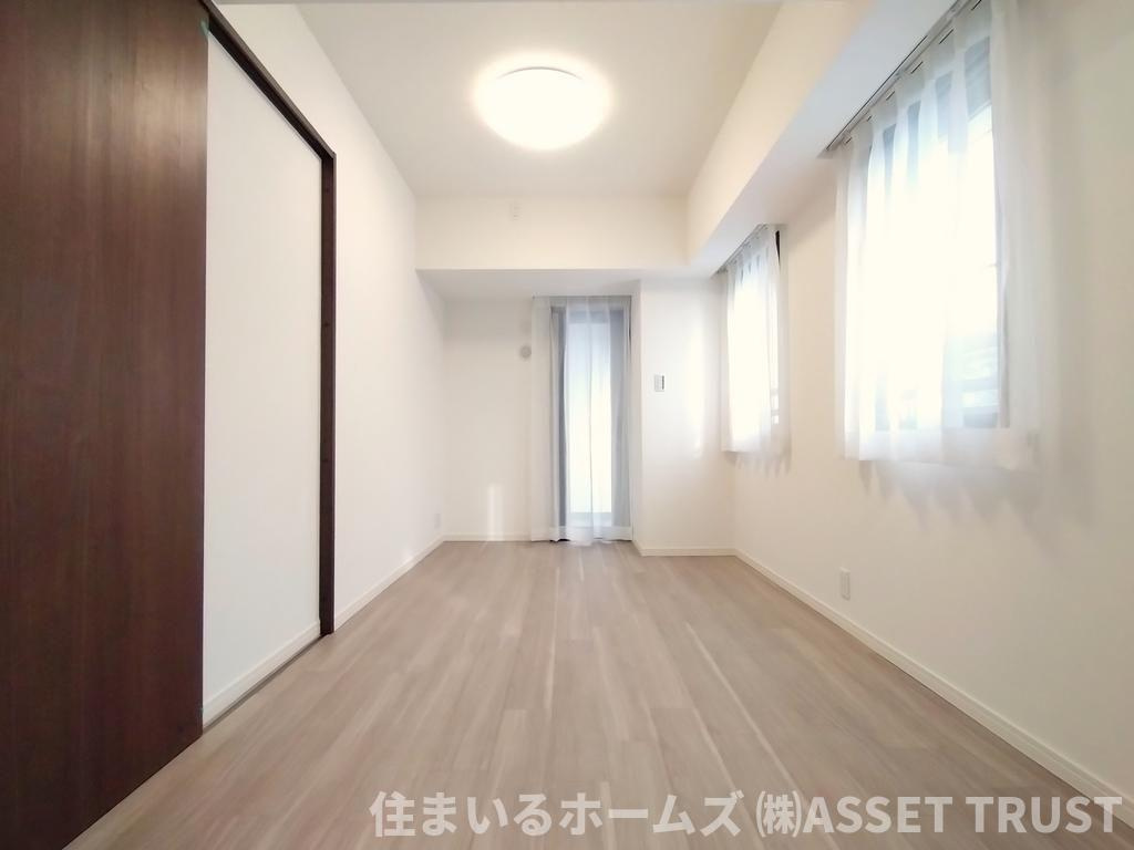 サンクタスガーデン砧の洋室|2面採光でお部屋が明るいのは角部屋の特権です♪