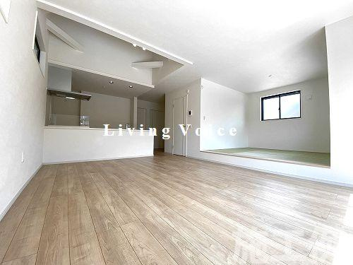 【居間・リビング】 | 【仲介手数料０円】藤沢市羽鳥1期　新築一戸建て　1号棟　全2棟 | 藤沢市羽鳥1期　新築一戸建て　全2棟