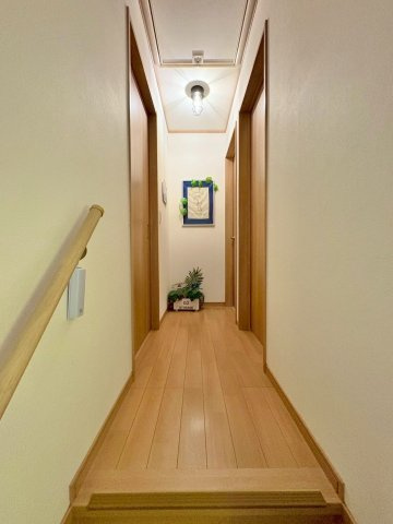 京都市伏見区羽束師鴨川町　中古戸建ての収納|広々とした屋根裏収納有。