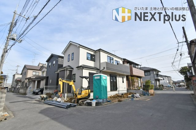 白岡市小久喜1437番の前面道路含む現地写真