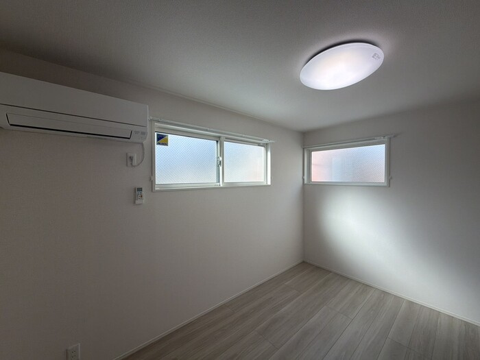 スプランデュール高井田の洋室