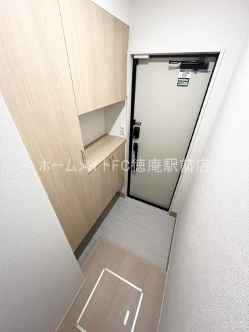 大東市太子田２丁目のハイツの玄関