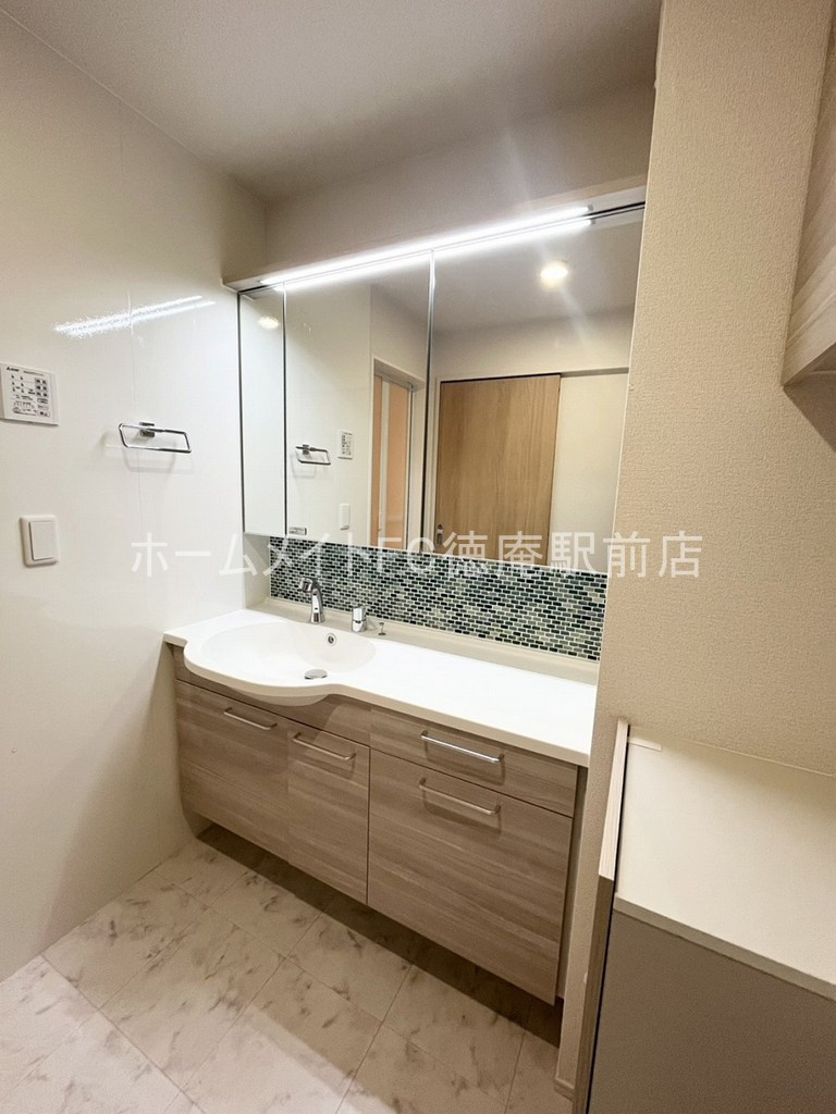 大東市太子田２丁目のハイツの独立洗面台