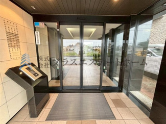 【その他】 | ロワイヤル飾磨 | ガラスのエントランス入口♪オートロックで防犯面も安心です♪