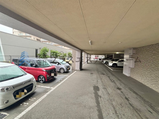 【その他】 | ロワイヤル飾磨 | 通路が広く停めやすそうな駐車場です♪