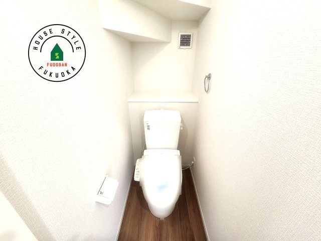 福岡市早良区賀茂2丁目第4-1棟（1号棟）　のトイレ|温水洗浄便座を完備しております。2ヶ所にトイレがあるのは朝の慌ただしい時間も安心です。