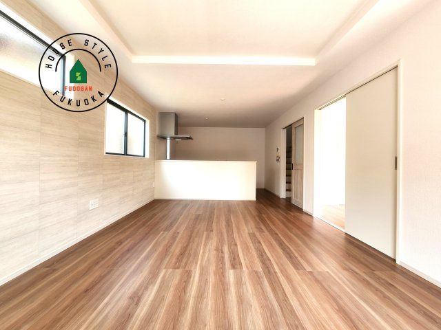 福岡市早良区賀茂2丁目第4-1棟（1号棟）　の居間・リビング|キッチンからリビングをしっかり確認できます。家族の笑顔があふれる空間になりそうですね。