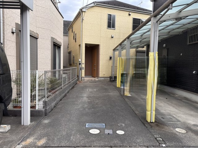 和田戸建の駐車場