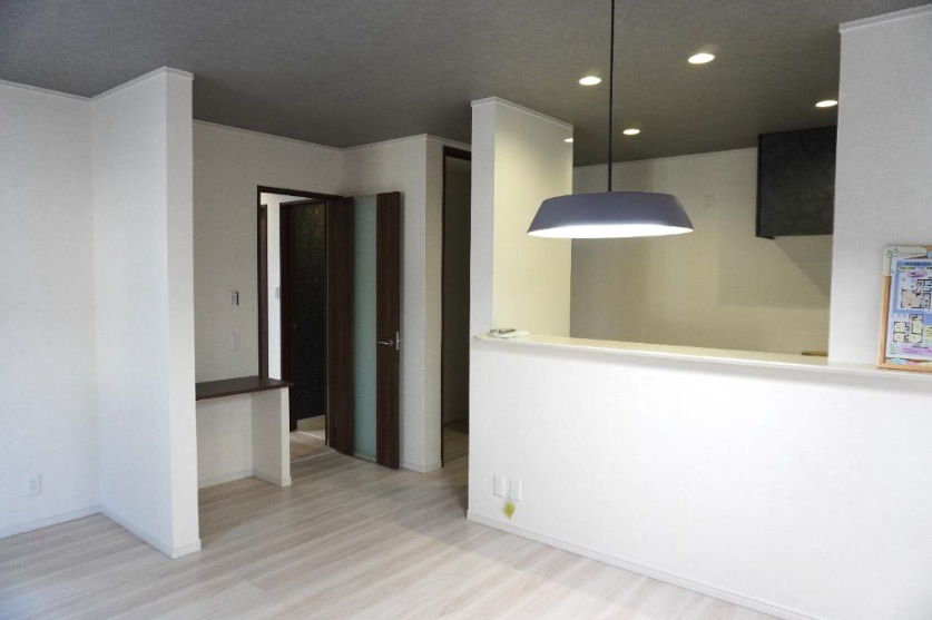 明石市朝霧町2丁目の居間・リビング