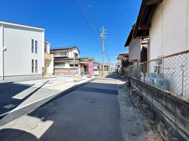 リーブルガーデン　一宮市大毛向野　全1区画分譲のバルコニー|バルコニーは南向きで洗濯物もよく乾きます！強度と表面積硬度を持つFPRで防水しています。